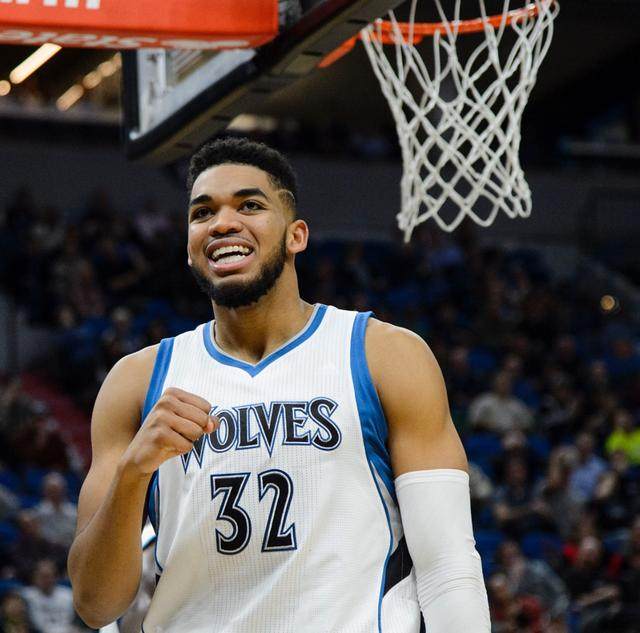 魔术队签下 魔术队签下