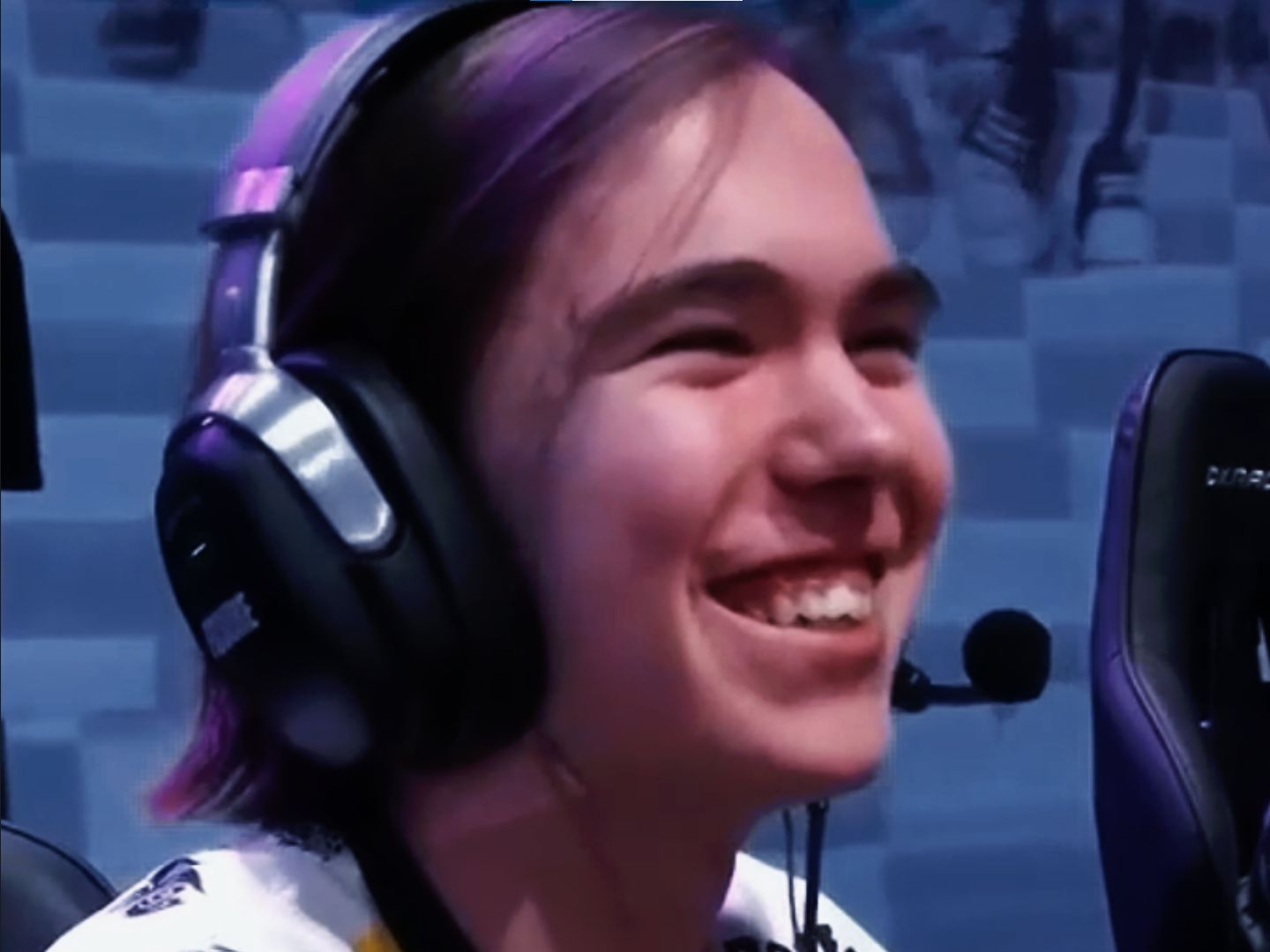 伴随着他的 伴随着他的